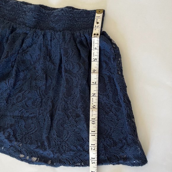 Stylish Women's Lace Mini Skirt - Picture 2 of 4